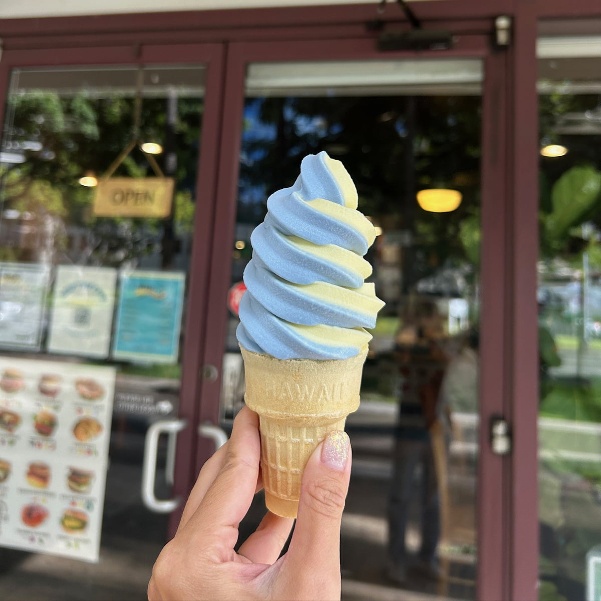 カカアコカフェのバニラスピルリナアンドレモンソフトクリーム