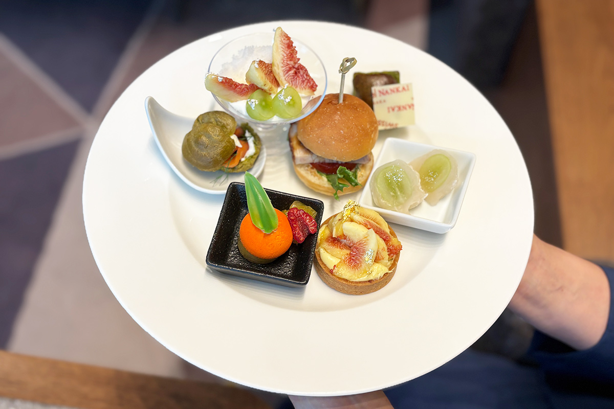 福岡フルーツ サマーアフタヌーンティーのスイーツとセイヴォリー