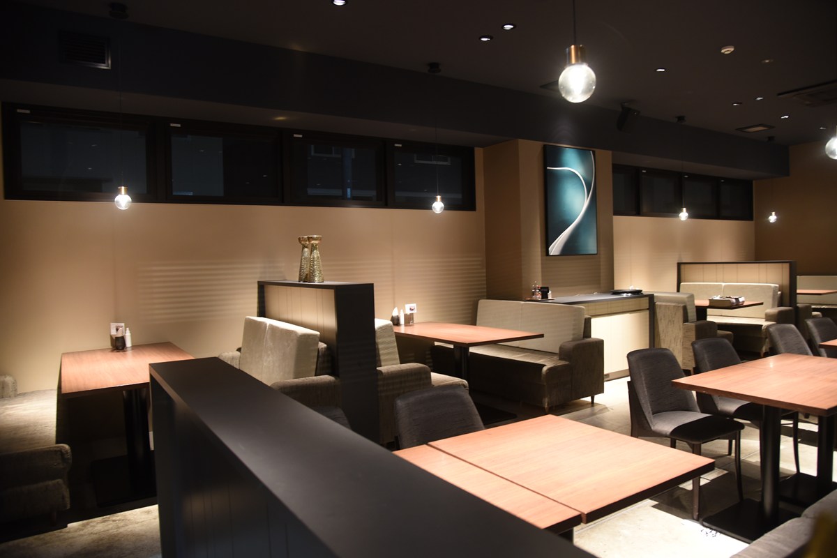 カフェアンドレストランアラボルタの内観