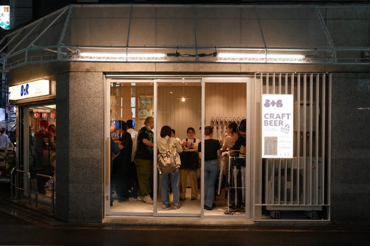クラフトビール25種！自家製豚まんも味わえる立ち飲み店が心斎橋に誕生