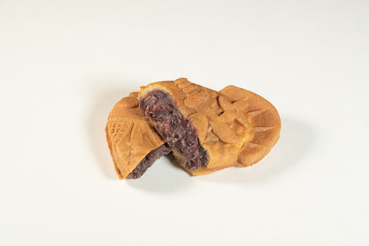 つぶあんの詰まった甲賀米粉たい焼き