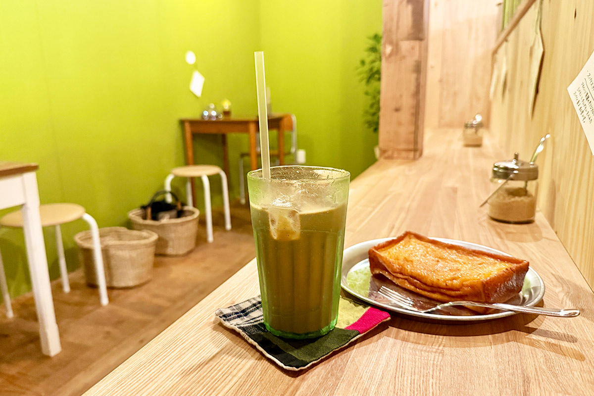 チャイレコードのアイススパイスチャイと上げフレンチトースト