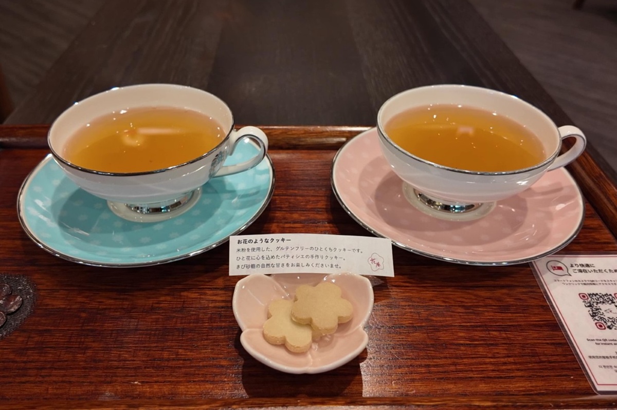 ホテル花庵のウェルカムティーとクッキー