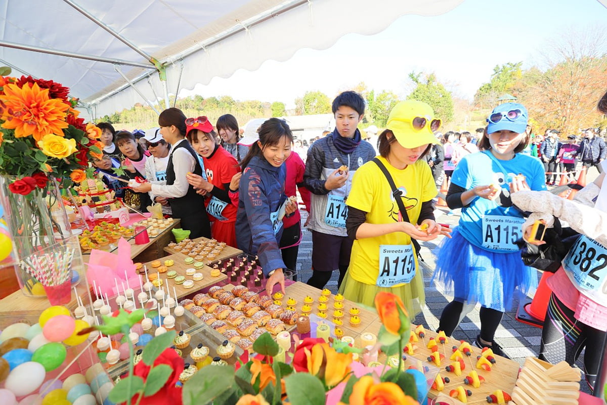 甘党ランナーに朗報！万博記念公園でスイーツ食べ放題マラソン開催