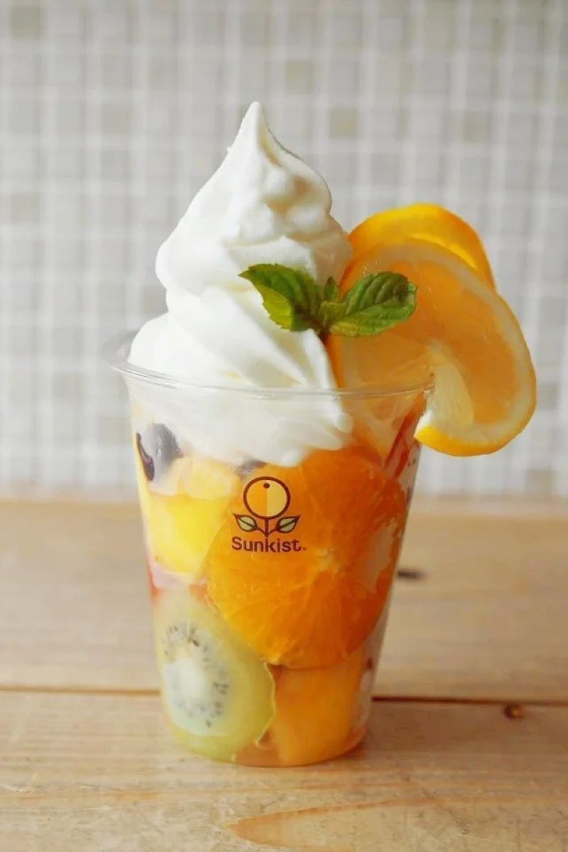 フルーツソフトクリームパフェ