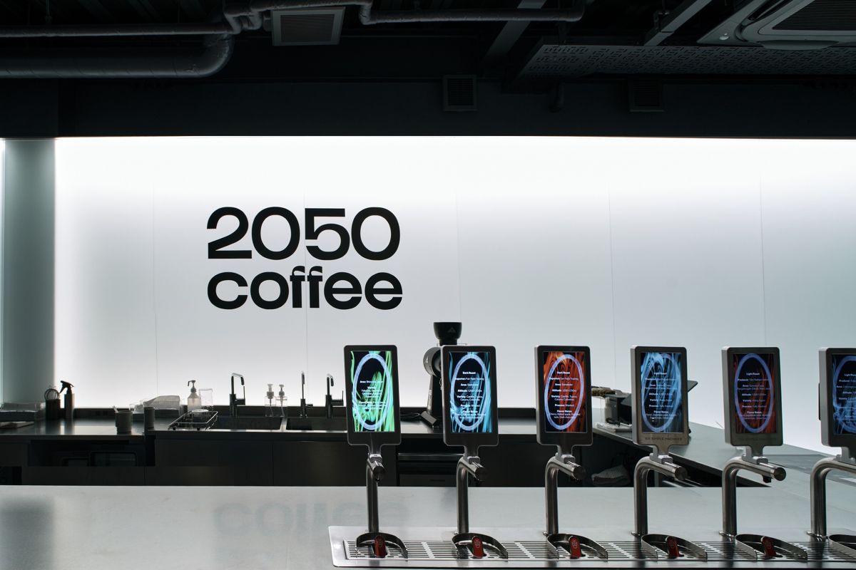 10秒で本格コーヒー提供!?京都・祇園白川に話題の近未来店が開店