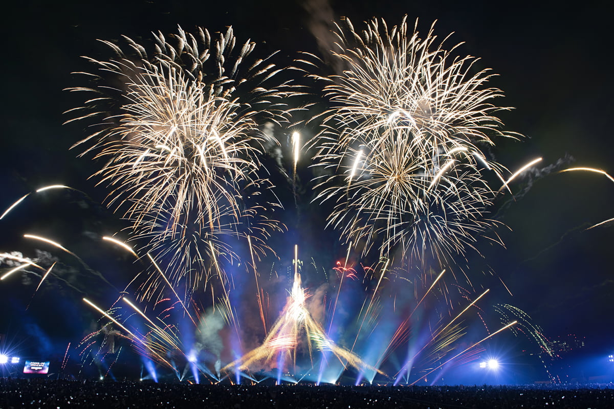 万博記念公園で約1万5000発！「万博夜空がアートになる日」11月開催