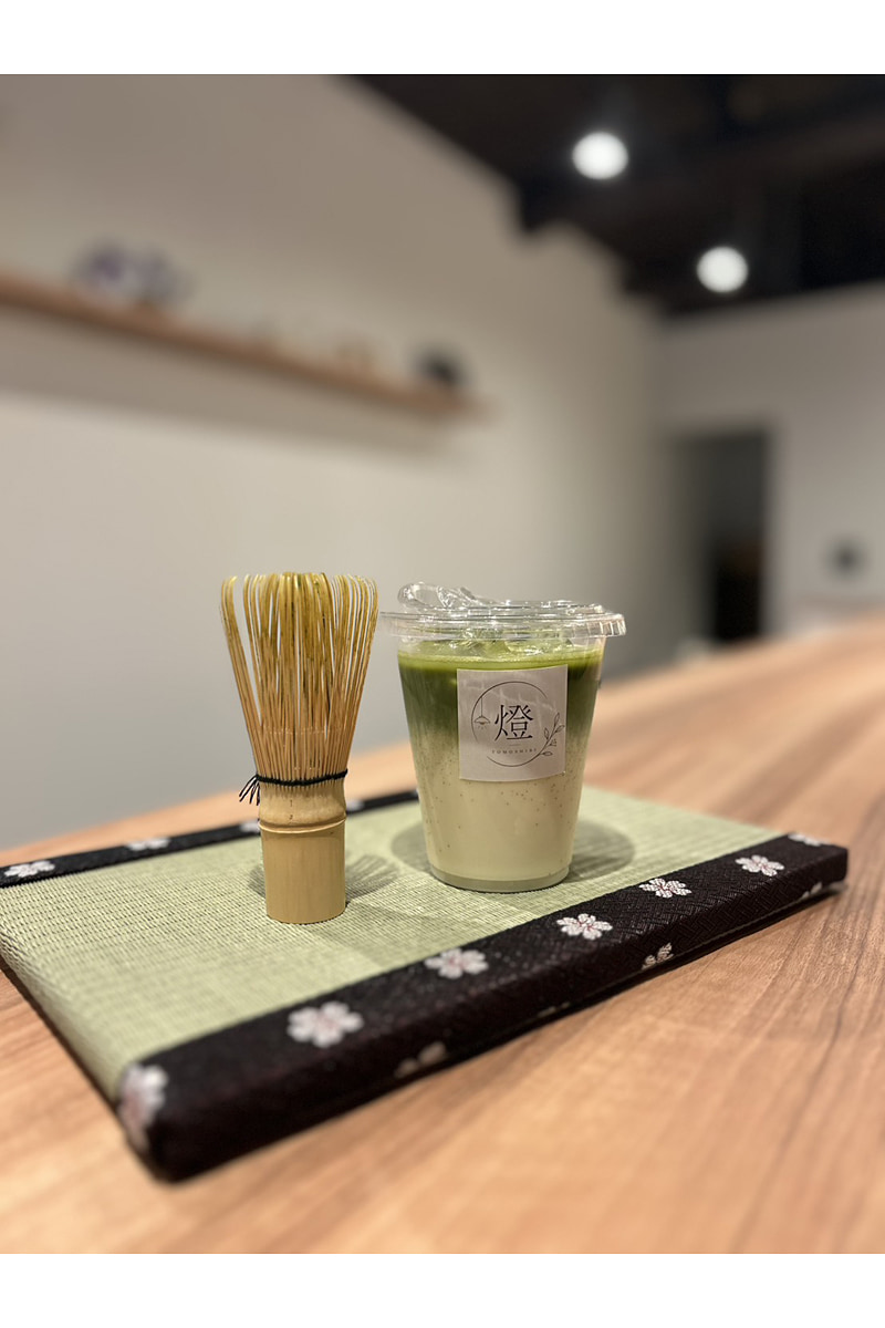 茶筅と抹茶ドリンク