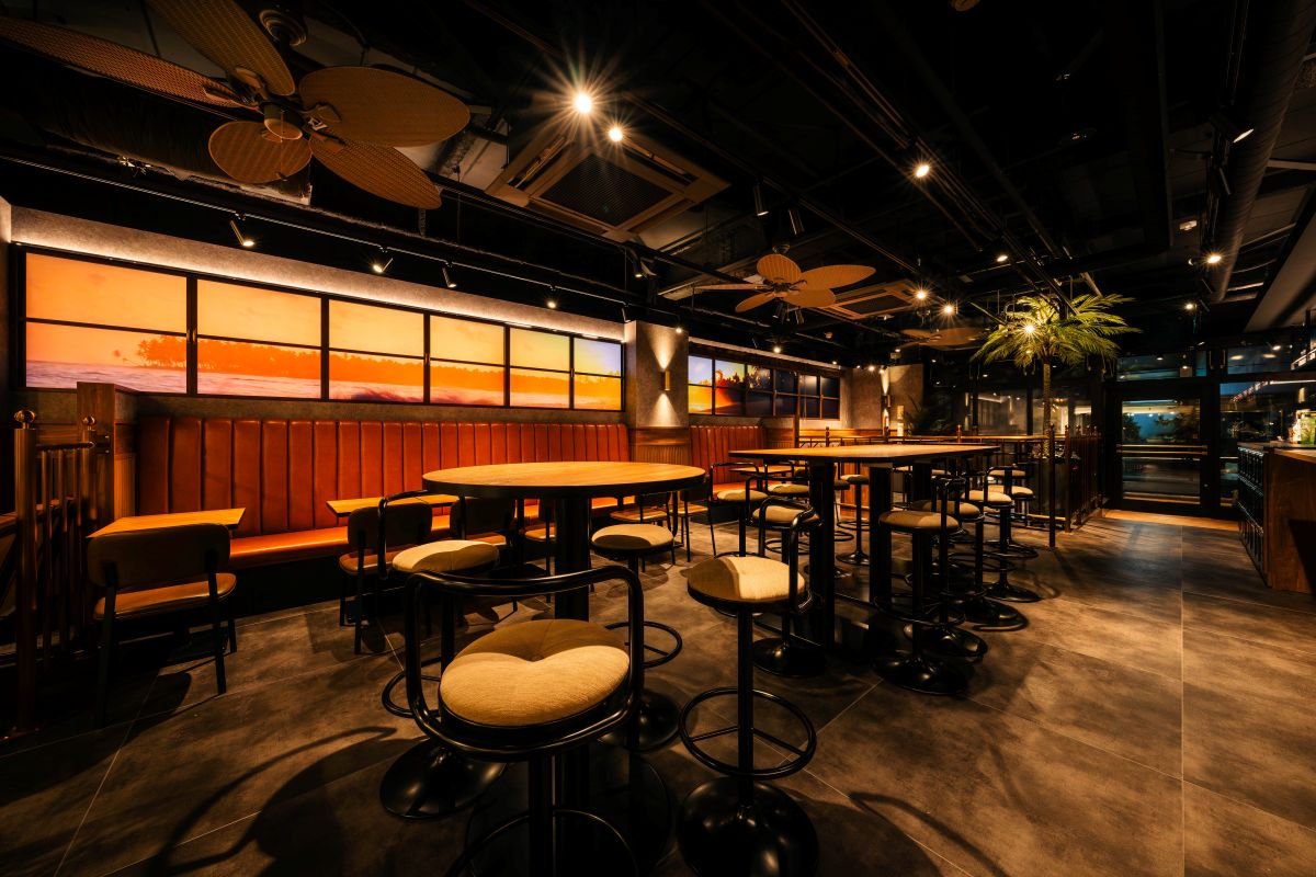 ウェルネスパブラニアイの店内とモニター