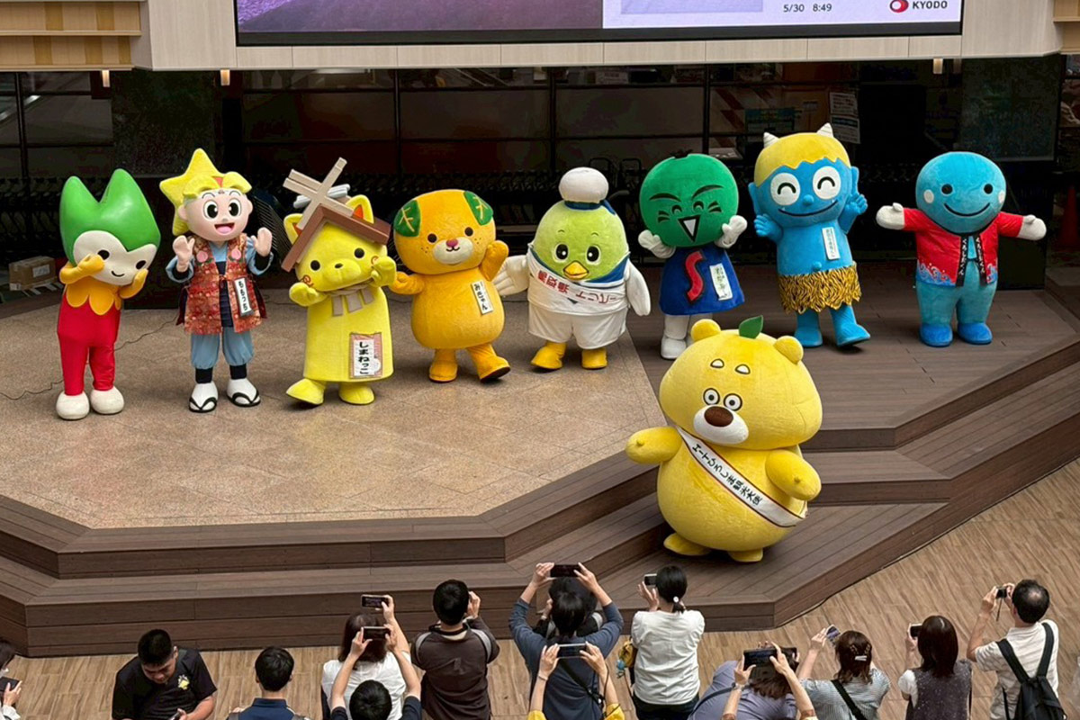 大阪ベイタワーにご当地キャラ大集合！中四国9県の観光物産展開催
