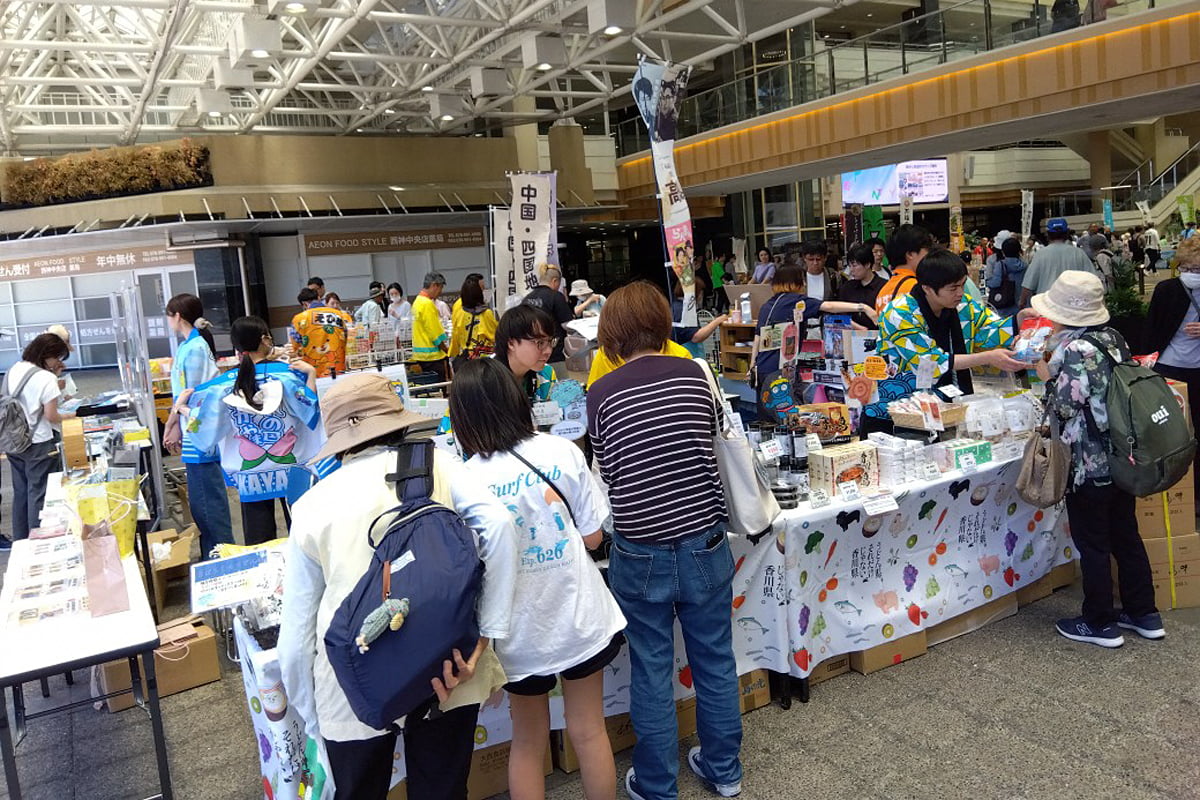 観光物産展会場の様子