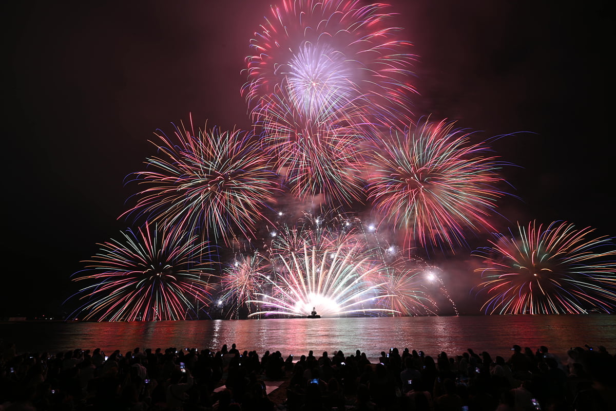入場無料！11月8日に淡路島で花火大会開催、海辺で楽しむ秋の夜