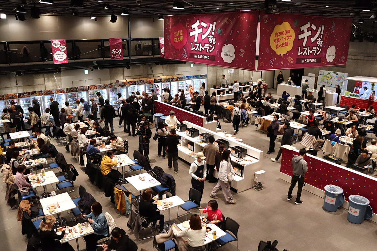 チンするレストランの会場の様子