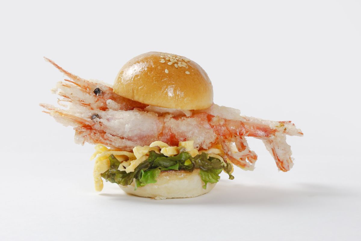 城崎温泉に新店！エビ2尾が飛び出す600円バーガーや香住蟹グルメも