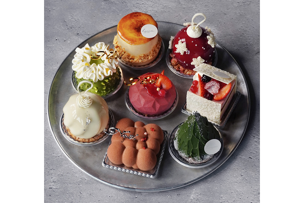 店頭に並ぶクリスマスケーキ